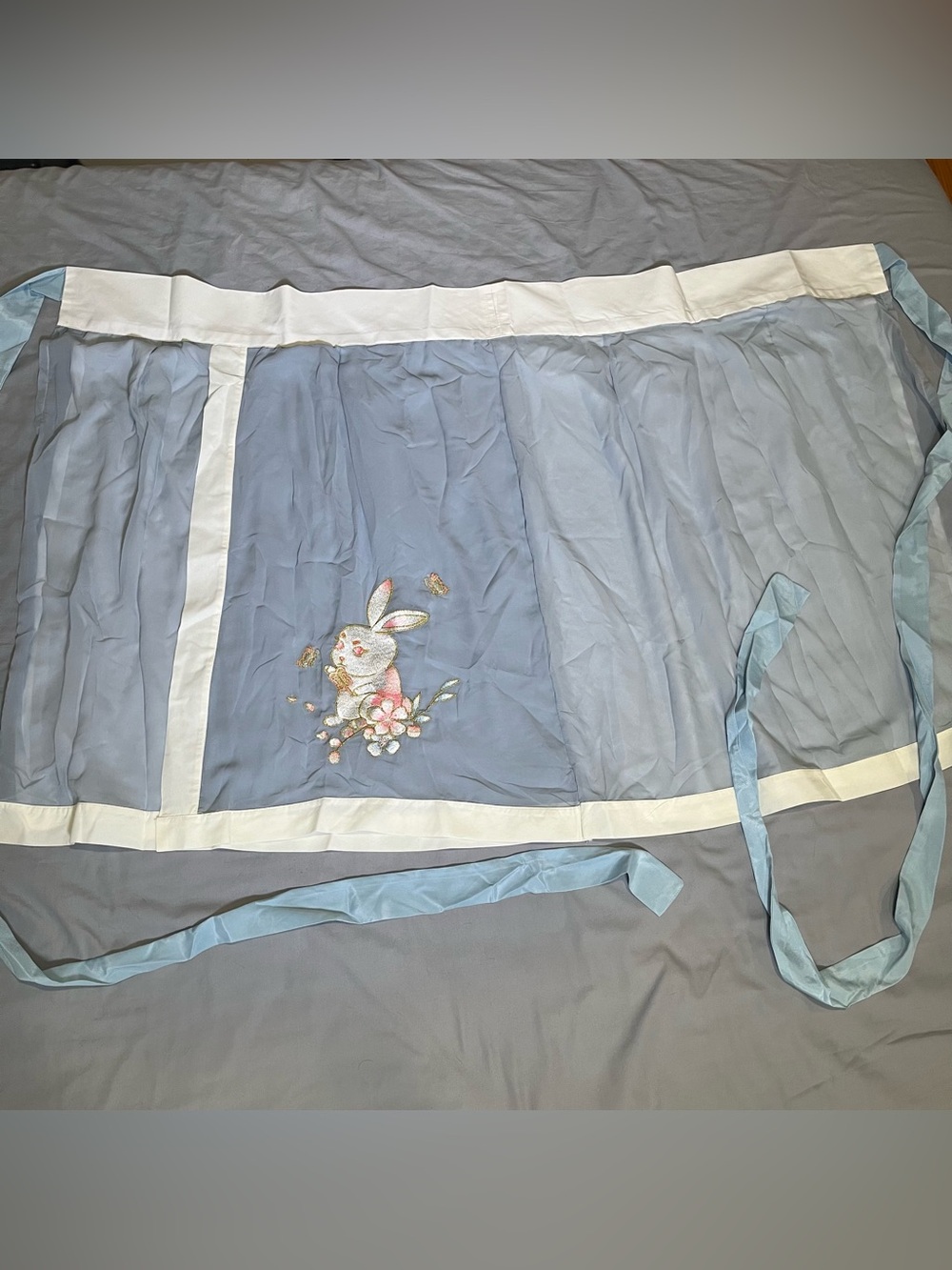 Blue and white xuanqun with bunny embroidery
